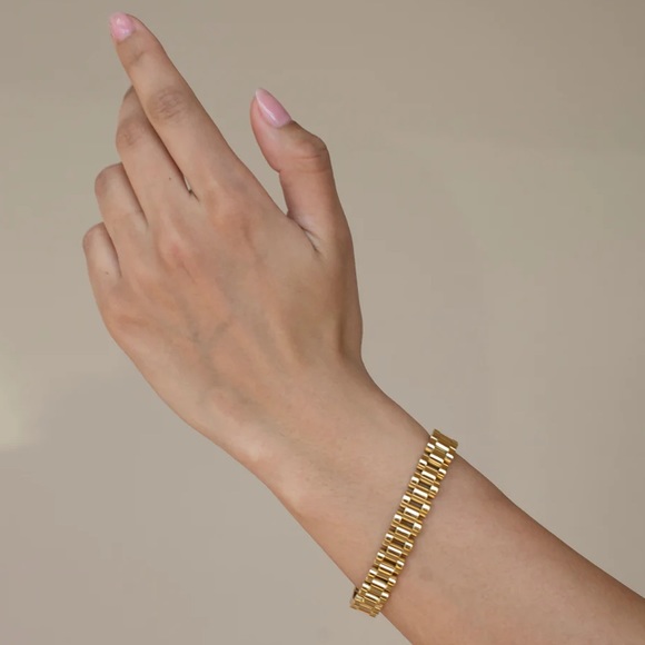 Waterproof watch style bracelet - Picture 5 of 7